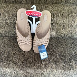 Okabashi Venice Women's Sandals Toffee color. Size ML (8-9) NWT